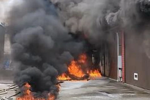 Hàn Quốc: Cháy nhà máy sản xuất keo dán, 5 người bị thương nặng