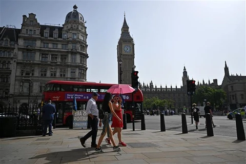 Nước Anh ghi nhận ngày nóng nhất năm 2023 cho đến nay