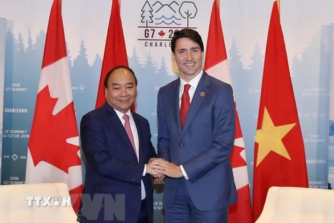 Thủ tướng Nguyễn Xuân Phúc và Thủ tướng Canada Justin Trudeau (Ảnh: Thống Nhất/TTXVN) 