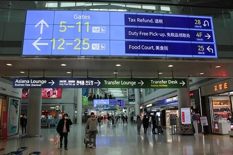 Hành khách tại sân bay quốc tế Incheon của Hàn Quốc. (Nguồn: trbusiness.com) 
