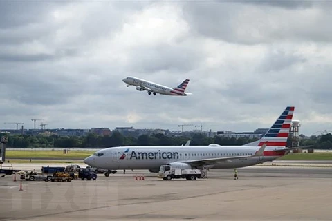 Máy bay của hãng hàng không American Airlines tại sân bay quốc gia Ronald Reagan Washington ở Arlington, Virginia, Mỹ. (Ảnh: AFP/TTXVN) 