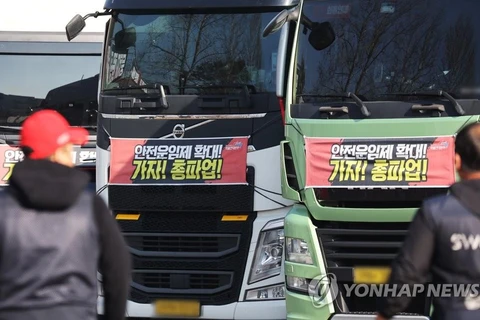 Các tài xế xe tải Hàn Quốc tiến hành đình công lớn