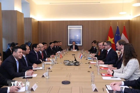Thủ tướng Phạm Minh Chính hội đàm với Thủ tướng Luxembourg Xavier Bettel. (Ảnh: Dương Giang/TTXVN) 