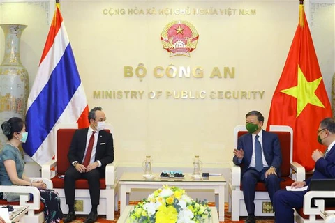 Đại tướng Tô Lâm, Bộ trưởng Bộ Công an tiếp Đại sứ Thái Lan tại Việt Nam Nikorndej Blankura. (Ảnh: Nguyễn Điệp/TTXVN)