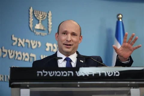 Thủ tướng Israel Naftali Bennett phát biểu tại một cuộc họp báo ở Jerusalem, ngày 18/8/2021. (Ảnh: AFP/TTXVN)
