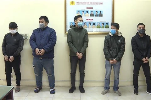 Các đối tượng tại cơ quan điều tra Công an tỉnh Bắc Ninh. (Ảnh: TTXVN)