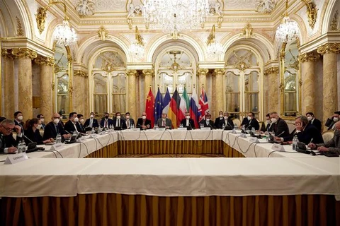 Vòng đàm phán về khôi phục thoả thuận hạt nhân Kế hoạch Hành động chung toàn diện (JCPOA) giữa đại diện Iran và các cường quốc tại Vienna (Áo), hồi tháng 12 vừa qua. (Ảnh: IRNA/TTXVN)