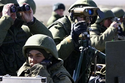 Binh sỹ Nga tham gia một cuộc tập trận tại vùng Volgograd, miền Nam nước này. (Ảnh: AFP/TTXVN)