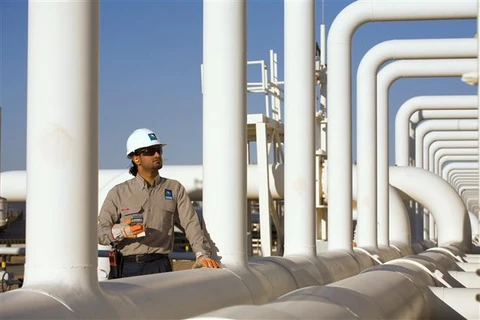 Một cơ sở lọc dầu của công ty dầu mỏ và khí đốt Saudi Aramco (Saudi Arabia). (Ảnh: AFP/TTXVN)