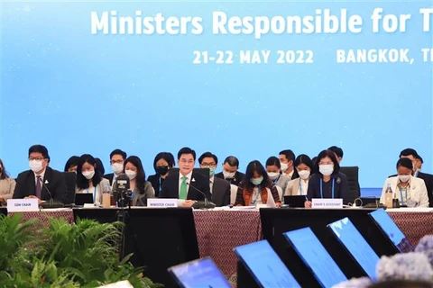 Phó Thủ tướng kiêm Bộ trưởng Thương mại Thái Lan chủ trì hội nghị. (Ảnh: Hữu Kiên/TTXVN)