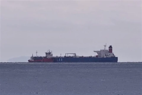 Tàu chở dầu Pegas neo ở vùng biển ngoài khơi Karystos, đảo Evia (Hy Lạp) ngày 19/4/2022. (Ảnh: Reuters/TTXVN)