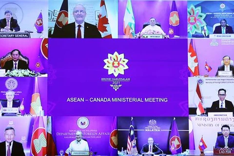 Bộ trưởng Ngoại giao các nước tham dự Hội nghị Bộ trưởng Ngoại giao ASEAN-Canada theo hình thức trực tuyến. (Ảnh: Phạm Kiên/TTXVN)