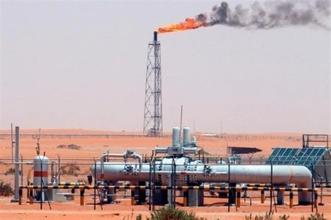 Một cơ sở khai thác dầu thô của Các Tiểu vương quốc Arab Thống nhất. (Ảnh: EPA/TTXVN)