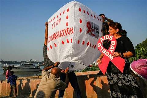 Hoạt động hưởng ứng Ngày Thế giới Phòng, Chống bệnh AIDS ở Kolkata (Ấn Độ), ngày 30/12/2022. (Ảnh: AFP/TTXVN)