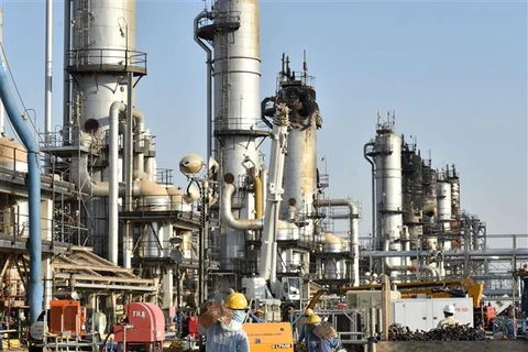 Nhà máy lọc dầu Abqaiq của Saudi Arabia. (Ảnh: AFP/TTXVN)