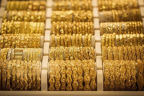 Trang sức vàng được bày bán tại tiệm kim hoàn ở Khartoum (Sudan). (Ảnh: AFP/TTXVN)