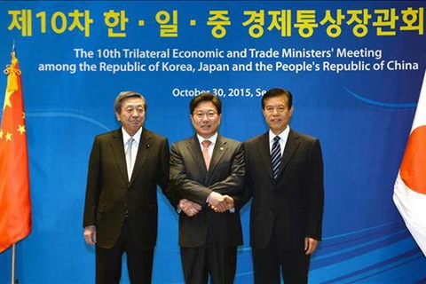 Đại diện các nước Hàn Quốc, Nhật Bản và Trung Quốc tại cuộc họp ba bên hôm 30/10.(Nguồn: Yonhap)