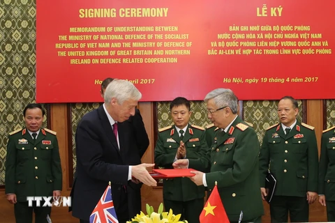Quang cảnh Lễ ký Bản Ghi nhớ về hợp tác trong lĩnh vực quốc phòng giữa Bộ Quốc phòng hai nước. (Nguồn: TTXVN)