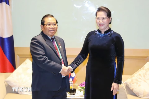 Chủ tịch Quốc hội Nguyễn Thị Kim Ngân, Chủ tịch APPF 26 tiếp Thượng tướng Sengnuan Sayalat, Phó Chủ tịch Quốc hội Lào. (Ảnh: Trọng Đức/TTXVN)