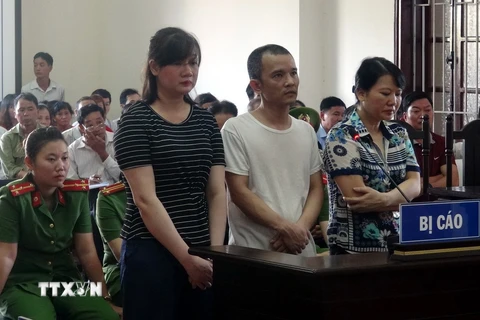 Các bị cáo Nguyễn Thị Bình, Phạm Bá Chi, Nguyễn Thị Thường (từ trái sang phải). (Ảnh: Thanh Hải/TTXVN)