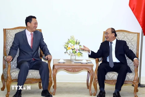 Thủ tướng Nguyễn Xuân Phúc tiếp Đại sứ Hàn Quốc tại Việt Nam Kim Do-hyun. (Ảnh: Thống Nhất/TTXVN)