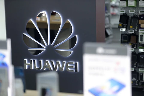 Huawei đang phải đối mặt với sự giám sát ngày càng tăng của Mỹ với cáo buộc các sản phẩm công nghệ của hãng này được phục vụ cho hoạt động gián điệp. (Nguồn: Bloomberg)