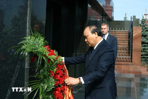 Hình ảnh Thủ tướng Nguyễn Xuân Phúc viếng Lãnh tụ V.I. Lenin