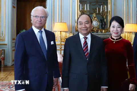Thủ tướng Nguyễn Xuân Phúc hội kiến Nhà vua Thụy Điển Carl Gustaf XVI. (Ảnh: Thống Nhất/TTXVN)