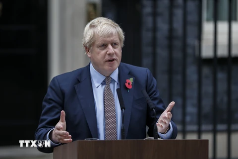 Thủ tướng Anh Boris Johnson trong bài phát biểu tại London ngày 6/11/2019. (Nguồn: THX/TTXVN)