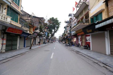 Đường phố Hà Nội vắng vẻ trong những ngày dịch COVID-19. (Ảnh: Anh Tuấn/TTXVN)
