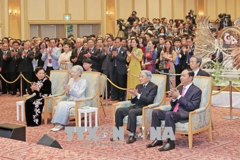 Chủ tịch nước Trần Đại Quang và Phu nhân cùng Nhà vua Nhật Bản Akihito và Hoàng hậu dự Lễ kỷ niệm 45 năm thiết lập quan hệ ngoại giao Việt Nam-Nhật Bản. (Ảnh: Nhan Sáng/TTXVN)