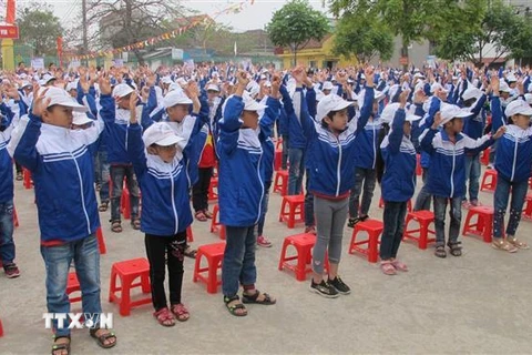 Giáo dục kỹ năng phòng, chống quấy rối và xâm hại tình dục trẻ em cho họ sinh tại Ninh Bình. (Ảnh: Hải Yến/TTXVN)