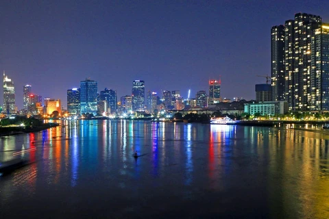 Một góc trung tâm Thành phố Hồ Chí Minh, nơi tập trung nguồn vốn, giao dịch, hàng hóa, tài chính...sẽ được vận dụng tối ưu nhằm xây dựng Thành phố trở thành đô thị thông minh đến năm 2025. (Ảnh: Ngọc Hà/TTXVN)