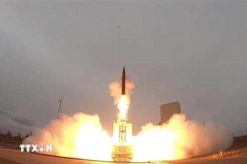 Một vụ thử tên lửa của Mỹ ở bang Alaska. (Ảnh: AFP/TTXVN)