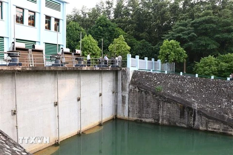 Khi vực sản xuất của Công ty cổ phần đầu tư nước sạch Sông Đà. (Ảnh: Thanh Hải/TTXVN)