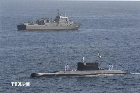 Tàu ngầm của Hải quân Iran tham gia huấn luyện tại Vịnh Oman, ngày 22/2/2019. (Ảnh minh họa: AFP/TTXVN)
