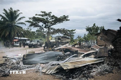 Hiện trường một vụ tấn công tại làng Manzalaho, gần Beni, CHDC Congo, ngày 18/2/2020. (Ảnh minh họa: AFP/ TTXVN)