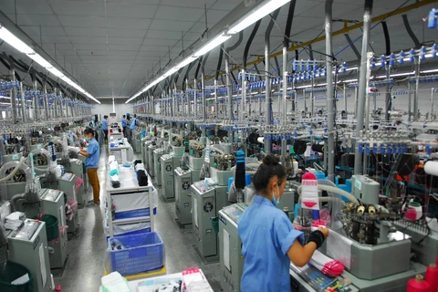Nhà máy sản xuất tất xuất khẩu của Công ty TNHH JASAN Việt Nam (100% vốn đầu tư của Hồng Kong-Trung Quốc) tại Khu Công nghiệp VSIP Hải Phòng. (Ảnh minh họa: Danh Lam/TTXVN)