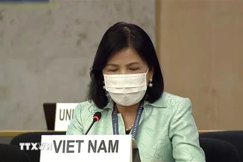 Đại sứ, Trưởng Phái đoàn Việt Nam tại Geneva Lê Thị Tuyết Mai phát biểu tại Hội đồng Nhân quyền LHQ ngày 8/7. (Ảnh: Tố Uyên/TTXVN)