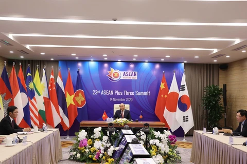 Thủ tướng Nguyễn Xuân Phúc, Chủ tịch ASEAN 2020 chủ trì Hội nghị Cấp cao ASEAN+3 theo hình thức trực tuyến. (Ảnh: Thống Nhất/TTXVN)