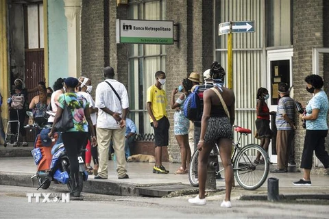 Người dân tại La Habana, Cuba. (Ảnh: AFP/ TTXVN)