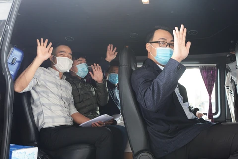 Đoàn y tế của thành phố Đà Nẵng lên đường tiếp viện Gia Lai phòng, chống dịch COVID-19. (Ảnh: Văn Dũng/TTXVN)