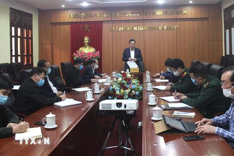 Chủ tịch UBND tỉnh Hà Giang phát biểu chỉ đạo tại buổi họp khẩn chiều 5/2. (Ảnh: Minh Tâm/TTXVN)