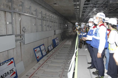 Đường ray của đoàn tàu dưới tầng hầm B2 tại nhà ga Ba Son thuộc tuyến metro số 1 (Bến Thành-Suối Tiên) đã hoàn thiện. (Ảnh: Thanh Vũ/TTXVN)