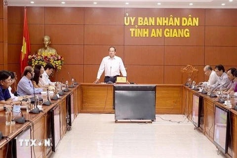 Quang cảnh cuộc họp Ban Chỉ đạo Phòng, chống dịch COVID-19 tỉnh An Giang. (Ảnh: Thanh Sang/TTXVN)