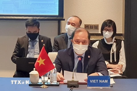Thứ trưởng Bộ Ngoại giao Nguyễn Quốc Dũng dẫn đầu đoàn Việt Nam tham dự Hội nghị lần thứ 19 Quan chức cao cấp ASEAN-Trung Quốc về thực hiện Tuyên bố về ứng xử của các bên ở Biển Đông (SOM DOC) ngày 7/6/2021 tại Trùng Khánh, Trung Quốc. (Ảnh: Tiến Trung-Bù