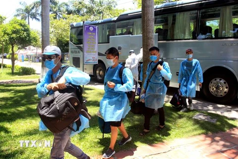 Người lao động và thân nhân từ Bắc Giang tại Khu cách ly tại trường Đại học Thái Bình. (Ảnh: Thế Duyệt/TTXVN)