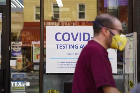 Một điểm xét nghiệm COVID-19 tại New York, Mỹ, ngày 26/7. (Ảnh: THX/TTXVN)