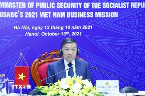 Đại tướng Tô Lâm, Ủy viên Bộ Chính trị, Bộ trưởng Bộ Công an tham dự họp trực tuyến tại điểm cầu Hà Nội. (Ảnh: Phạm Kiên/TTXVN)