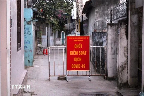 Phong tỏa cụm dân cư đường Lê Lai, thành phố Thanh Hóa do có ca mắc COVID-19. (Ảnh: Nguyễn Nam/TTXVN)
